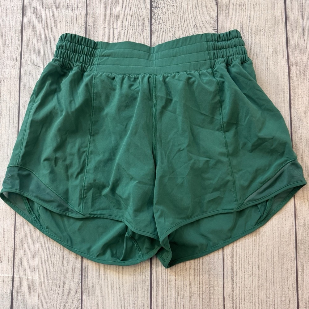 Lululemon Hotty High Low-Rise Lined Short 2.5" Size 6 Lined Workout Activewear